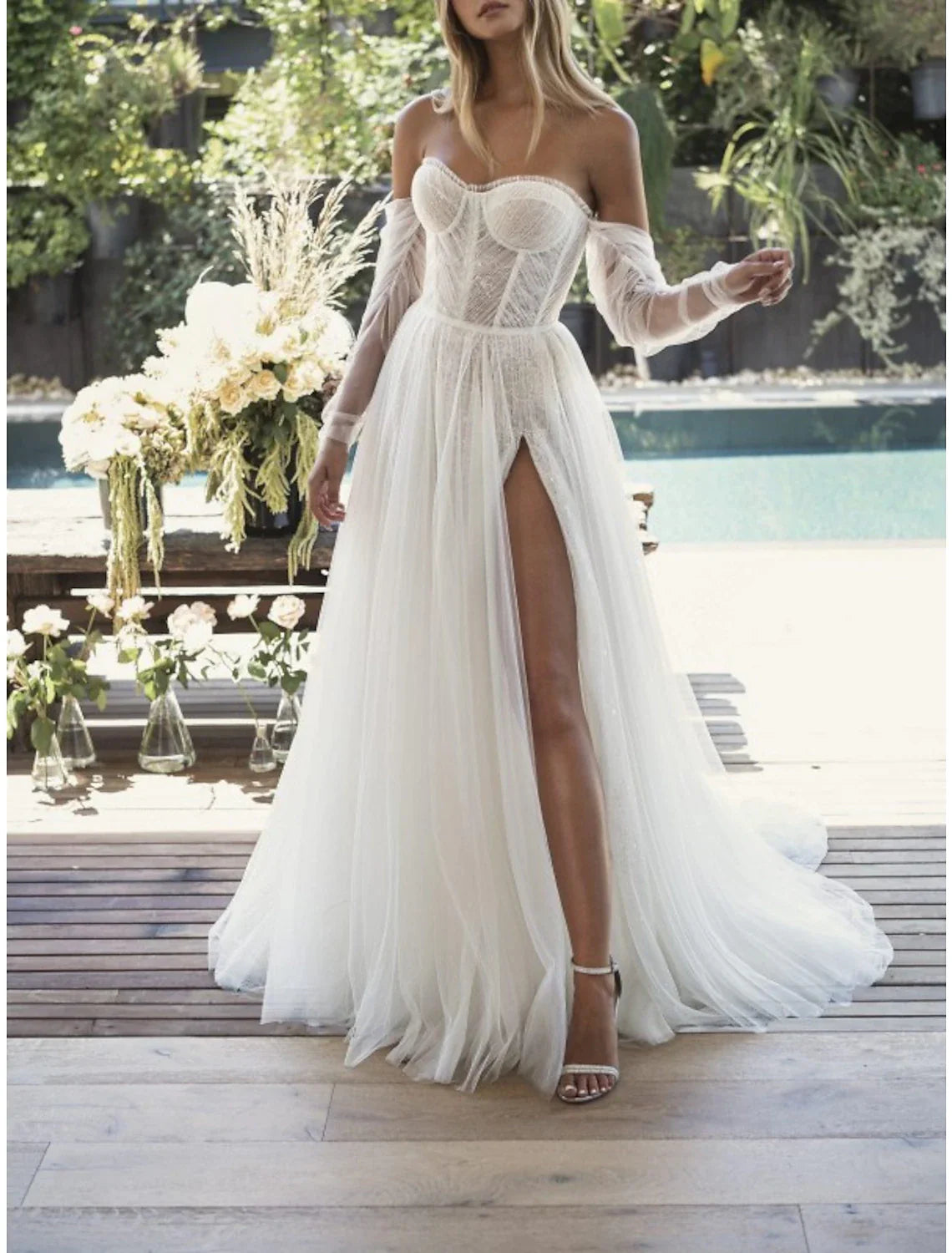 Beach Sexy Wedding Dresses A-Line Sweetheart Strapless Court Train Lace Bridal Gowns With Pleats Split Front Beaded Bridal Gown