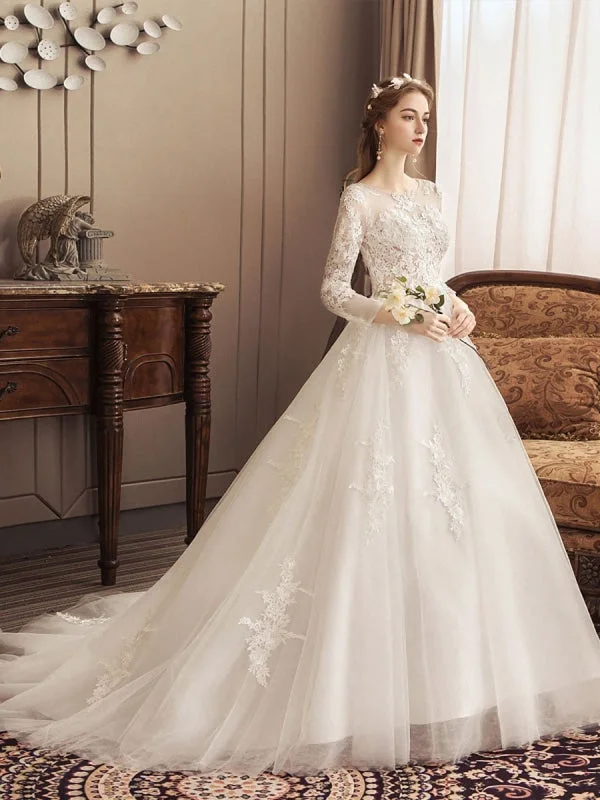 Ivory Wedding Dresses Lace Applique Jewel Neck 3/4 Length Sleeve Princess Bridal Gown With Train Ruffled Wedding Dress