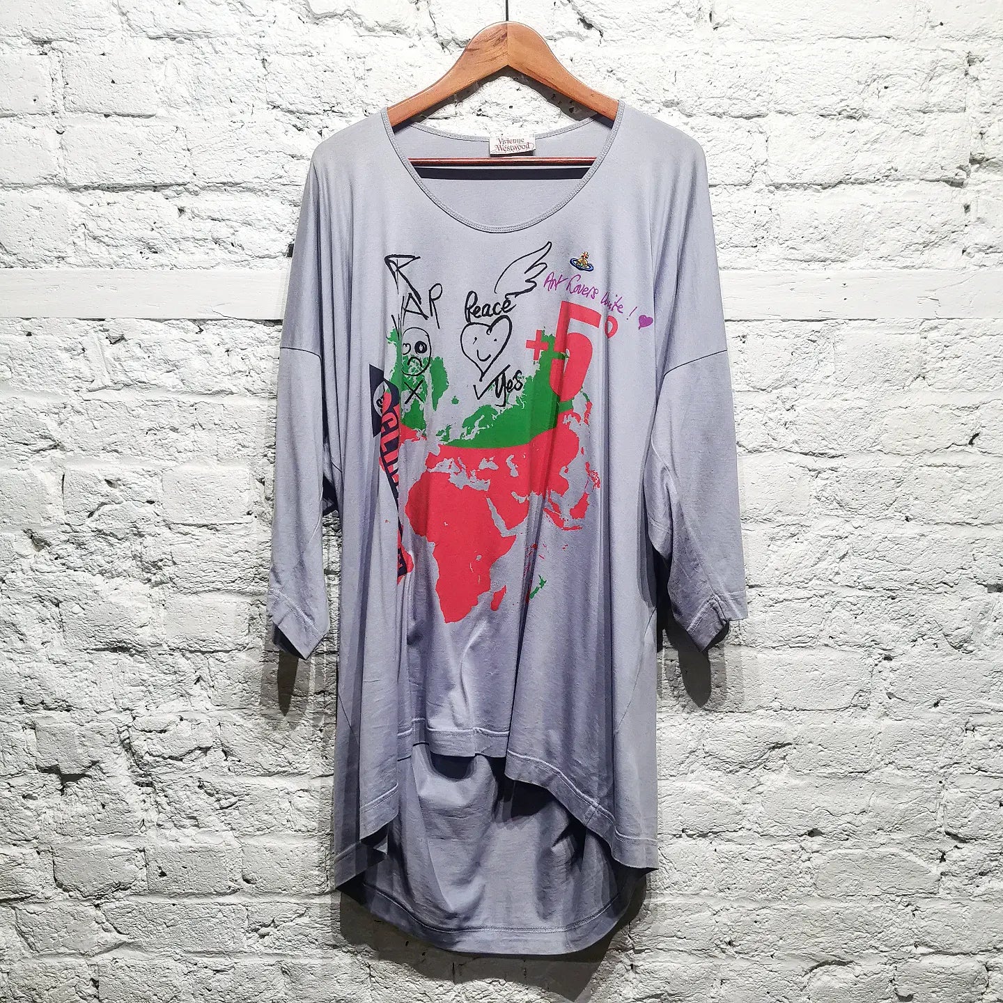 VIVIENNE WESTWOOD
OVERSIZE
TUNIC DRESS
ONE SIZE 
PROTEST PRINT
£95
"Art Lovers Unite" Boohoo floral dresses