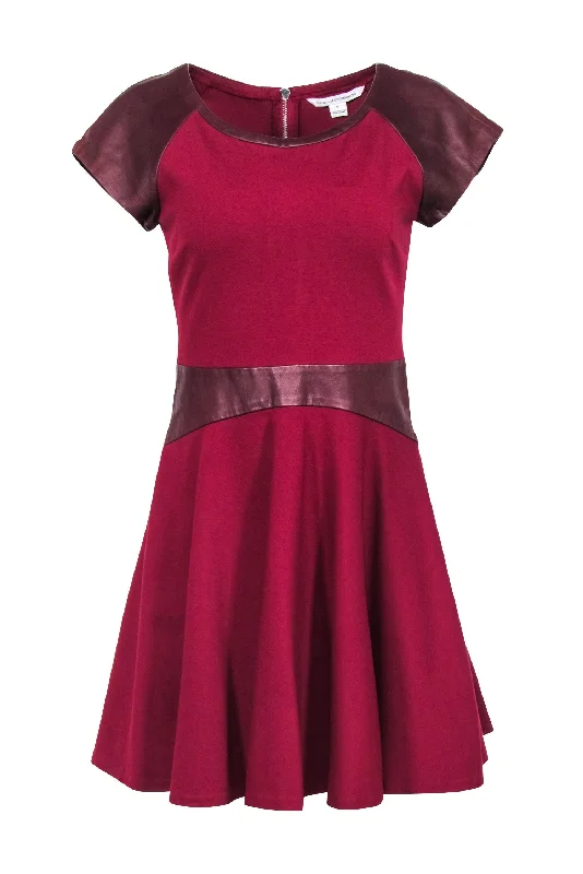 Diane von Furstenberg - Red & Maroon Leather Trim Dress Sz 6 Breathable unclassified dresses