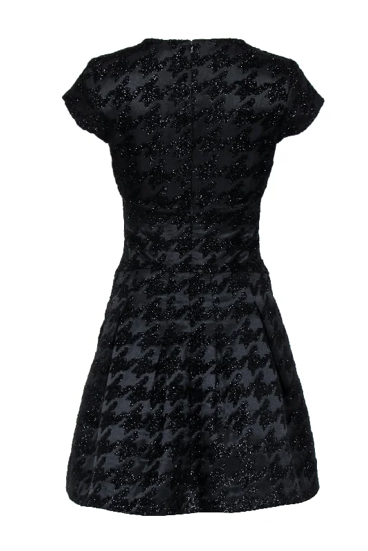 Ted Baker - Black Stain Fit & Flare Cap Sleeve Cokatil Dress w/ Textured Sparkly Hounds-tooth Design Sz 4 Y2K unclassified dresses